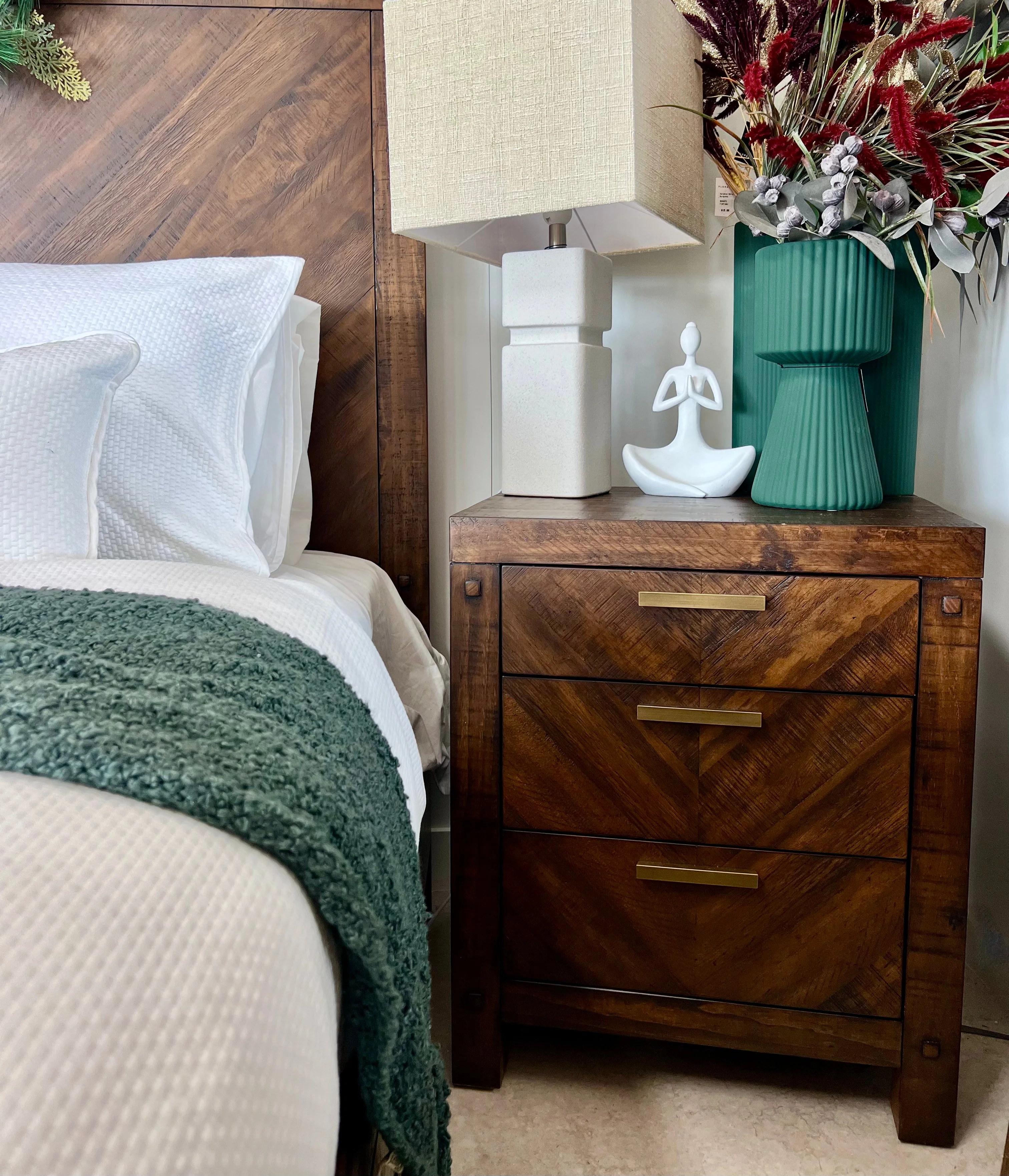Colchester Bedside Table - Image 8